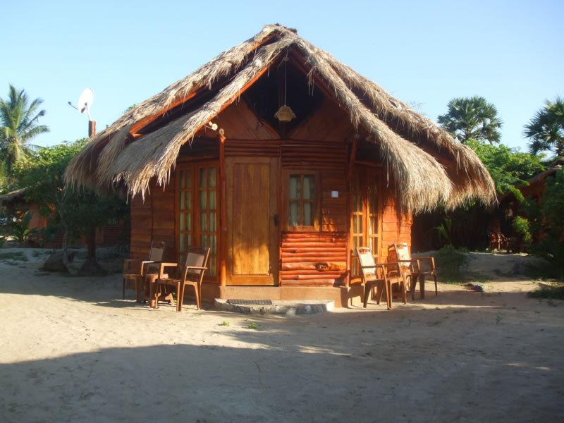 Kirinda Beach Resort, Yala Екстериор снимка